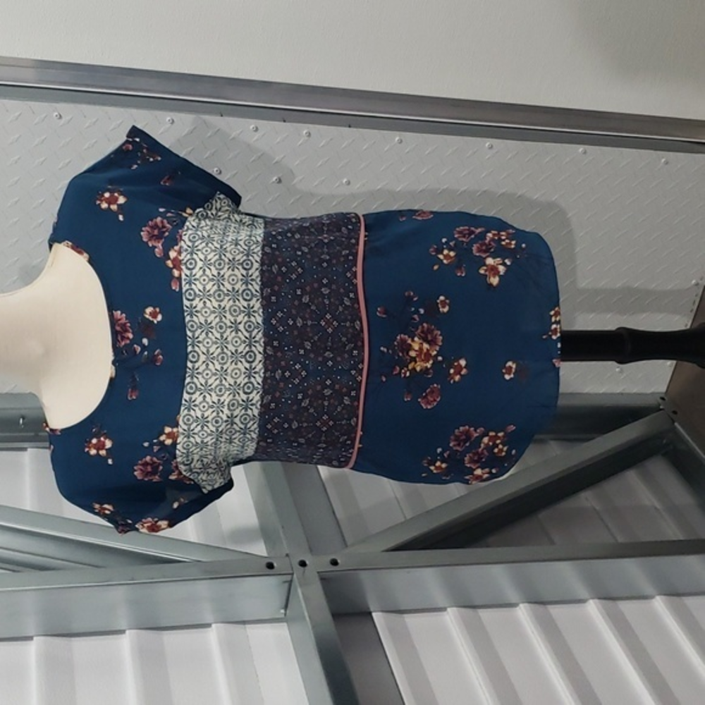Jolt brand short sleeve blouse size Medium